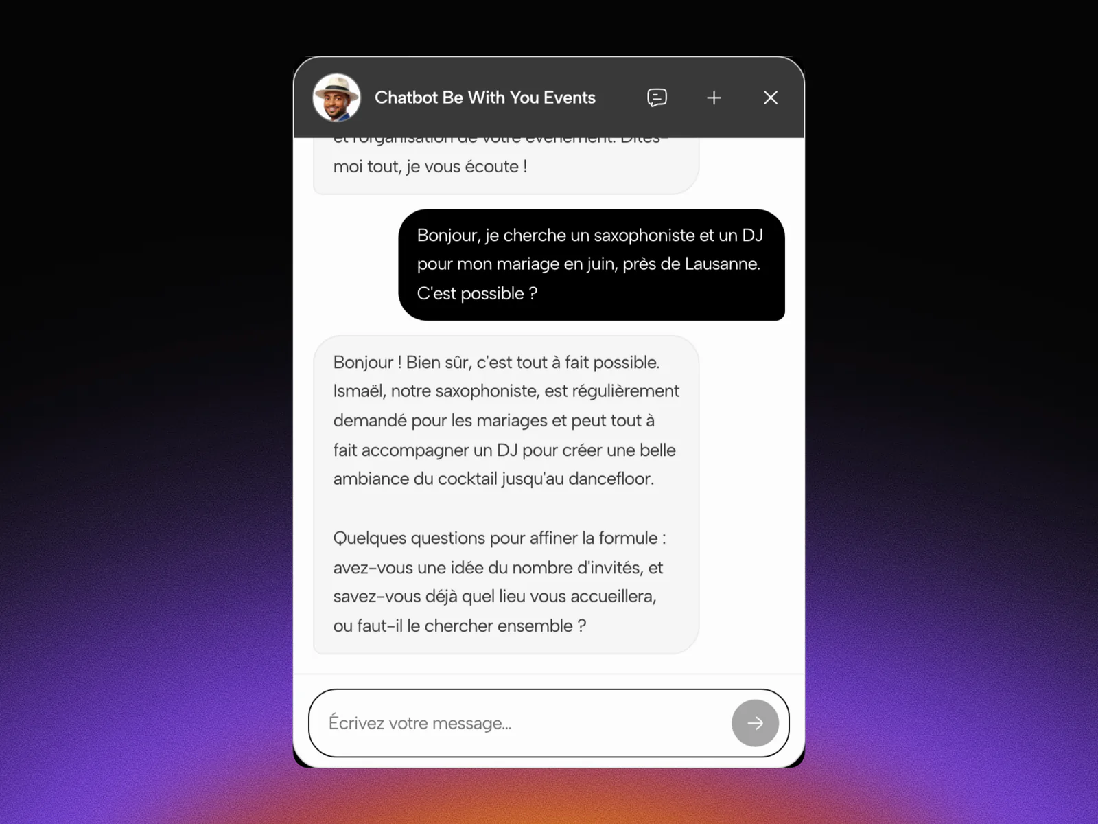 Fenêtre du chatbot Be With You Events : un visiteur demande un saxophoniste et un DJ pour un mariage, l'assistant répond et pose des questions pour préciser le projet