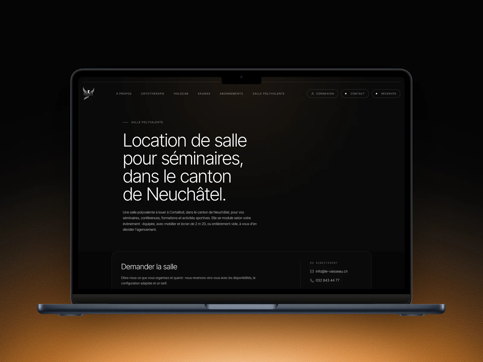 Page de location de salle pour séminaires de Phenix Reload sur un MacBook, avec le formulaire de demande