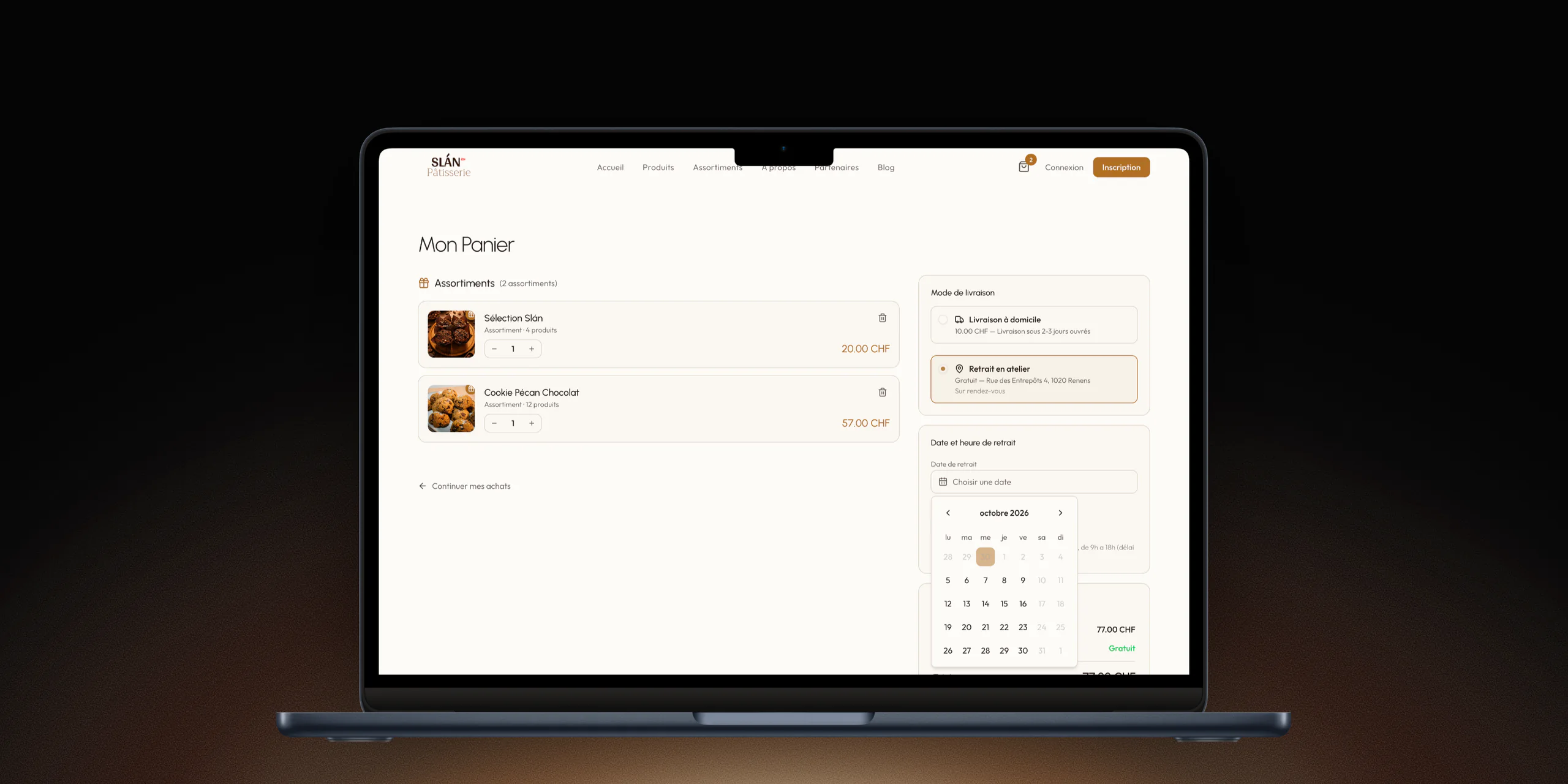 Le panier de Slán Pâtisserie sur un MacBook : deux assortiments, le retrait à l'atelier sélectionné et le calendrier des dates de retrait ouvert