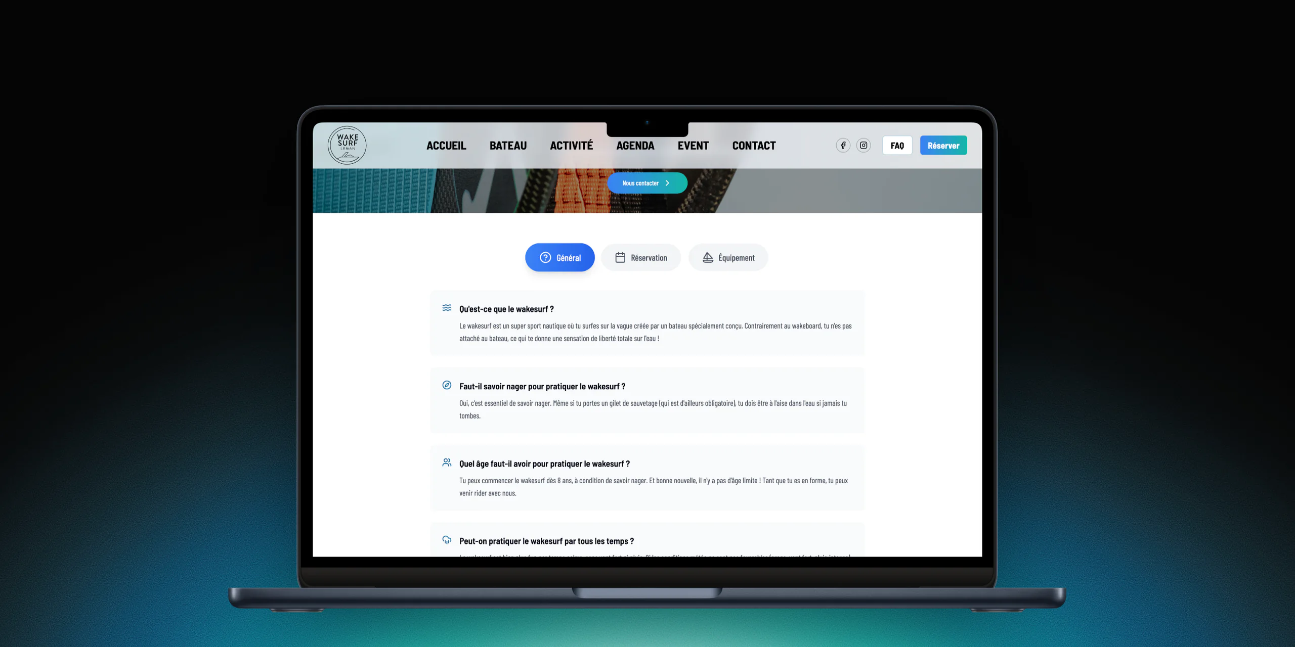 Page FAQ de Wakesurf Léman sur un MacBook : les questions fréquentes classées en trois onglets